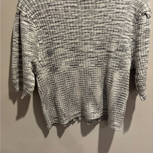 And Now This NWT size L short leave sweater crop top - Picture 4 of 6